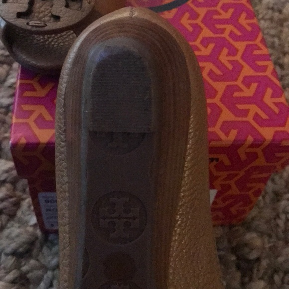 Almost New! Tory Burch Leather Wedges - SZ 7M - Picture 4 of 8